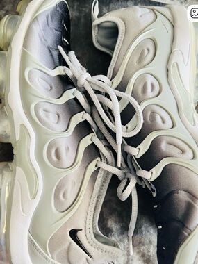 Like New worn 1x Nike Air VaporMax Plus wolf grey black 7.5 men 9 woman $58.00